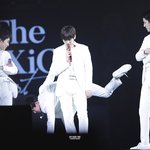[EXO] <b>박찬열</b> 왜 저기서 저러고 있냐