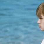 얘들아 <b>굿즈</b> 사 말아
