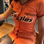 [추반] 여성이 응원하려면 꽉 끼는 옷이 필수? 입으면 숨 못쉬는...