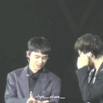 [EXO] 경수한테 아<b>씨유</b>때 지퍼내려간거 얘기하는 종인이