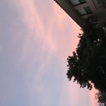 오늘하늘 <b>조</b><b>녜</b>였다 구름 핑크색임