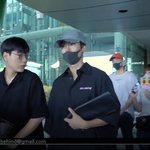 [펜타곤] 펜타곤 비하인드 입국 중 부채팬 멘<b>작렬</b>에 빵터짐 ㅎㅎ