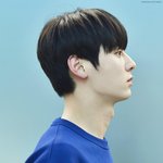 '<b>실물</b>甲' 아이돌 1위한 워너원 황민현