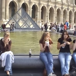 [자유] <b>배낭</b>여행 프랑스 파리의 여대생들과 루브르 박물관내부의 여러...