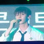 와 <b>황민현</b> 오늘도 조카 잘생겼다 ㄷㄷ
