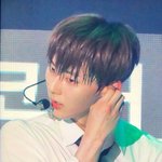 [황민현] <b>인</b>이어 만지는거 뭔데 이케 설레냐
