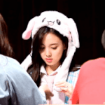 움직이는 <b>토끼모자</b> 쓴 여돌들