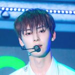 [황민현] 황민현과 화이트<b>셔츠</b> 조합은 언제나 옳다