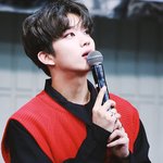 <b>전생</b>에 나라를 구한 男돌 비주얼
