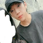 [댓글부탁해] 양<b>홍원</b>이랑 같이 사진찍은다음 안아버리고싶다