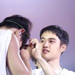 [EXO] 미친년들 다 모아놨네 누가 발작<b>버튼</b> 눌렀냐