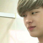 [댓글부탁해] 조이 보는 육성재 <b>표정</b>