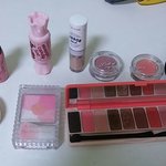 [댓글부탁해] 자주 쓰는 색조들인데 이거만 보면 무슨 톤 같음