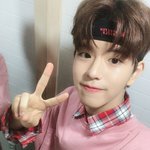 얘 왤케 귀엽고 잘생겼냐...ㅠ