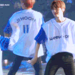 [황민현] 대만콘에서 동생들이랑 꽁냥대는 황민현❤  (ㅌㅁㅈㅇ)