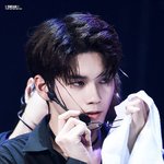 안경 쓴 옹성우