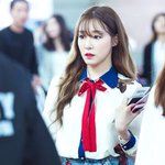 제니 티파니 구찌 블라우스 코디