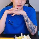 [EXO] 이분<b>하관</b>백현이닮아서구독함