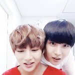 <b>뷔</b> 옆에 분 누구셔ㅠㅠ