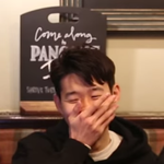 아 잠만.... 손흥민 손 <b>개치</b>이네..