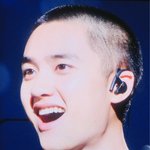 [EXO] 경수 작년 엘리시온 콘때만 해도 <b>빡빡이</b>였는데