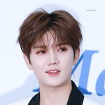 뉴이스트 렌 예쁘게생겼다