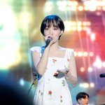 머리 자르고 상큼해진 <b>윤하</b>