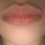 [화장] <b>윗입술</b>이 더 두꺼운데 립수틱 어떻게 발라요ㅠㅠ?