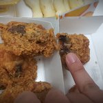 [개깊은빡침] 치킨시켰는데 다리뼈가 썩은채로 왔습니다....