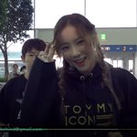 [태연] [속보] 태연 비하인드 출국 영상 떳다 하트 응원가자~~