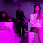 [EXO] 시상식에서 런<b>웨이</b>하는 종인이