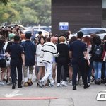 [EXO] NCT 드림팬들,'뮤직뱅크 펜스 넘어 <b>밀착</b> 촬영'