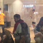 [EXO] 애들이 연습실에 <b>창문</b> 잠시 오픈했었다는데