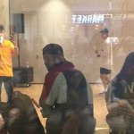 [EXO] 애들 연습중 아이스크림<b>냠냠</b>