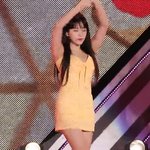 <b>예리</b> 춤을 깔게아니라