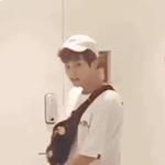 [EXO] 민석이 목격사진 <b>직접</b> 캡해옴