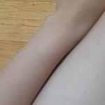 [드루와] 나처럼 다리랑 <b>팔</b>색차이 오지는 <b>사람</b> 잌ㅅ음????