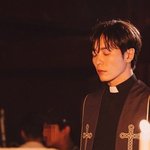 김재욱이 사제복을 입었을 때