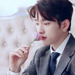 얼굴에 <b>착함</b>이 묻어있는 男돌