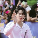 실제로 보면 얼굴 더 작을 남<b>돌</b>