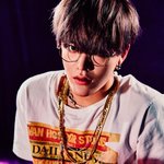 [NCT] <b>유타</b> 안경 또 씌워주라...