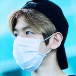 [EXO] 야 근데 이 <b>사진</b> 보면 백현이 <b>코</b> 빨개보이지않냐