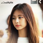 <b>쯔위</b> 시선을 강탈하는 손인사