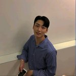 [댓글부탁해] 얘들아 이 분 누구임ㅠ?