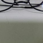 안경 좀 <b>삐뚤</b>하지