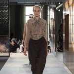 버버리 리카르도 티시 <b>데뷔쇼</b> 봄 여름 컬렉션 보세요~