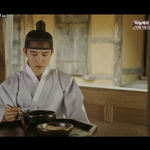 [EXO] 국밥 먹는게 이렇게 잘<b>생길</b> 일인가
