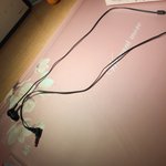 [댓글부탁해] 나 이어폰 <b>한쪽</b> 어이없게 잃어버림
