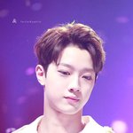 <b>화려</b>하게 잘 생긴 男돌