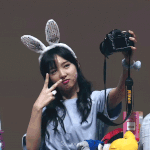 [댓글부탁해] <b>팬</b> 카메라로 셀카 찍어주는 <b>나연</b>.gif
